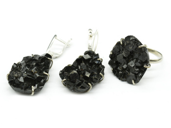 Кольцо и серьги с меланитом, размер-18 арт. м110007-18