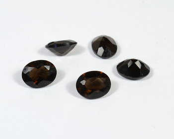 Кабошон из раухтопаза гр. овал 7*9мм, 1,7ct арт. ап28012