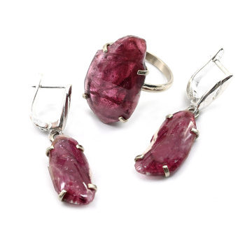 Кольцо серьги с турмалином, размер-18 арт. 156-209001-18..