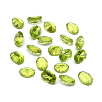 Кабошон из хризолита овал гр.6*8мм, 1,3ct арт. ап20007