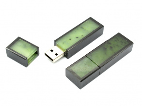 Флеш карта из нефрита и долерита, 32GB. 65*20*10мм. арт. 3510755.
