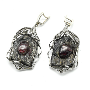 Серьги гранат в метаморфическом сланце арт. ни310100..