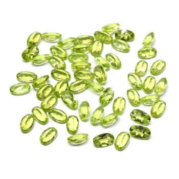 Кабошон из хризолита овал гр.3*5мм, 0,25ct арт. ап20004