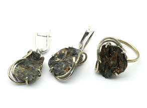 Кольцо и серьги из астрофиллита, размер-18 арт. м174002-18...