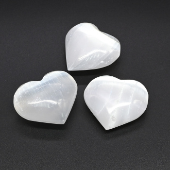 Сердце из селенита, 45*43*20мм арт. 2055314