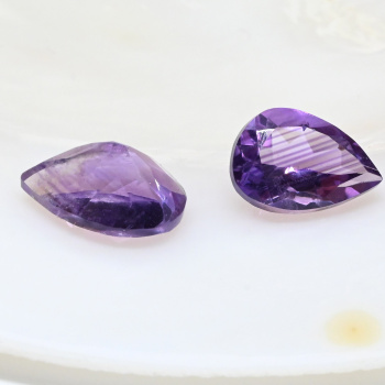 Кабошон из аметиста капля гр.8*12мм, 2,65ct арт. ап03016