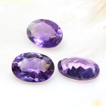 Кабошон из аметиста овал гр.10*14мм, 4,3ct арт. ап03019